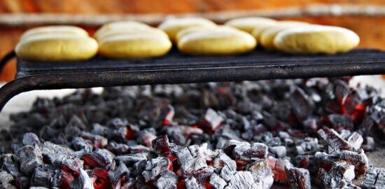 Arepas s guacamole a masem