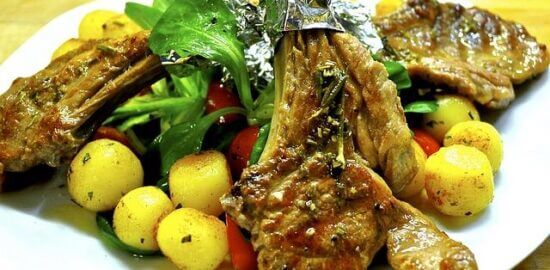 Mansaf na jehněčím mase s rýží