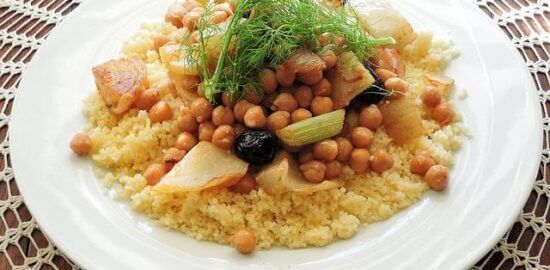 Kuskusový salát s olivami