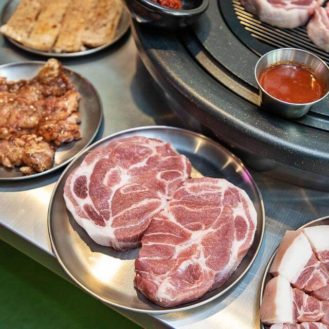 Pečená krkovička s jablčným čatní