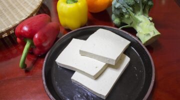 Tofu s pikantním tofu omáčkou