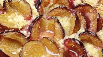 Koláč s jahodami a šlehačkou