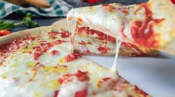 Pizza Margherita nebo Caprese