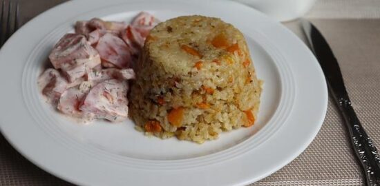 Ryžový pilaf s karamelizovanou cibulí