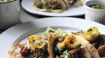 Tacos s guacamole a salsou