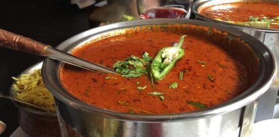 Rajma masala s rýží a naan