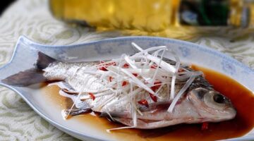 Dušené hovězí s rajčaty a bazalkou