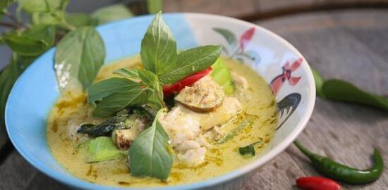 Kořeněná thajská nudlová polévka