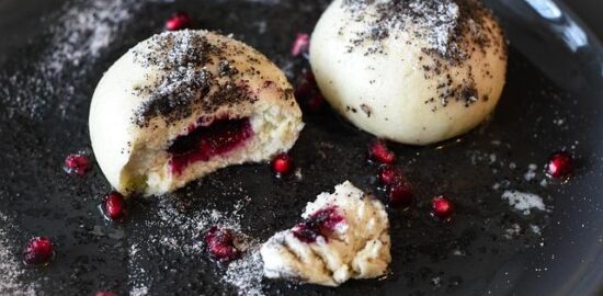 Houskový knedlík se švestkami