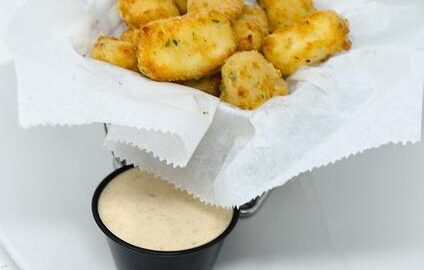 Sýrové quiche s šunkou a bylinkami