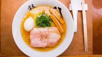 Ramen s kuřecím masem a zeleninou