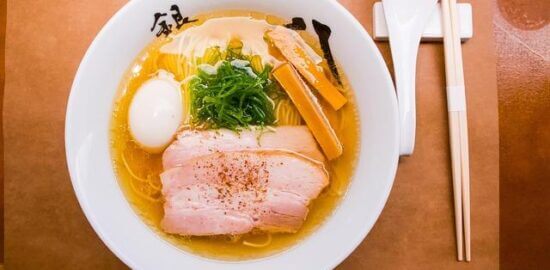 Ramen s kuřecím masem a zeleninou