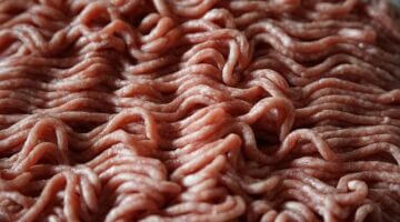 Mleté maso se žampiony a rajčaty