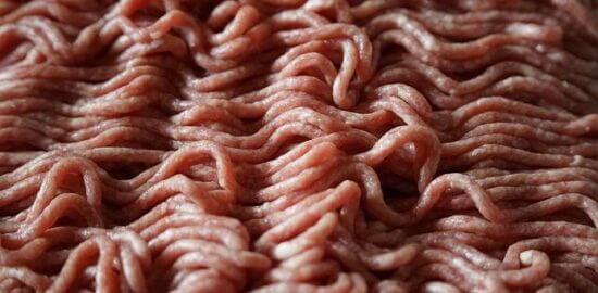 Mleté maso se žampiony a rajčaty