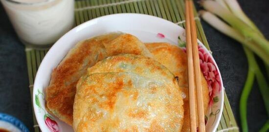 Placka s kuřecím masem a avokádem