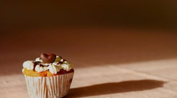 Moučník s ovocem a krémem