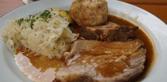 Knedlo-zelo-vepřo-zelo-omáčka