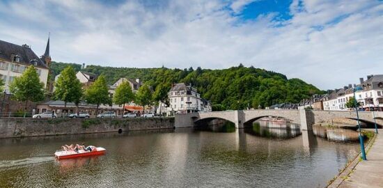 Bujón s cibulí a sýrem