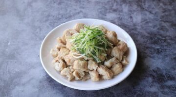 Kořeněná kuřecí kouřeící plněné rýží