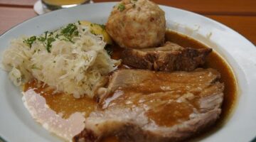 Knedlo, zelo, vepřo, guláš