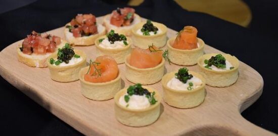 Jednohubky s pórkem a sladkokyselou omáčkou