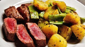 Biftek s batáty a kukuřicí