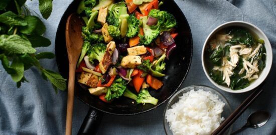 Smažený tofu s kimchi a rýží