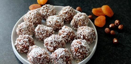 Kokosové kuličky s datlemi