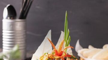 Vietnamský salát s nudlemi a hovězím