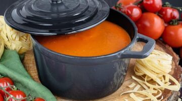 Rajská omáčka s tofu a nudlemi