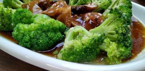 Brokolicová polévka s čedarem