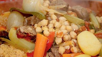 Kuskus s hovězím masem a sušenými meruňkami