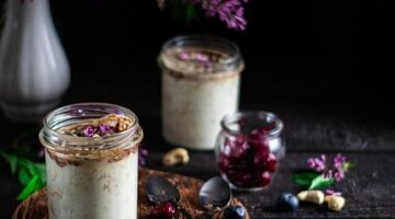 Ovesná kaše s ovocem a semínky