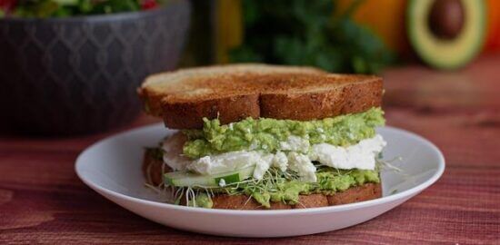 Veganské rizoto se šafránem a houbami