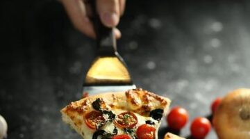 Pizza quattro formaggi al forno