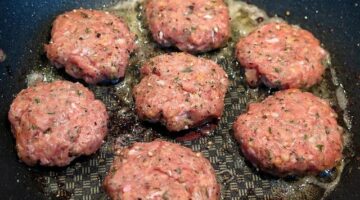 Masový pánev s kukuřicí