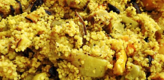 Kuskus s kozím sýrem a datlemi