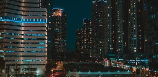 Korejské bibimbap s vejcem a zeleninou