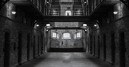 Uvěznění kuře s brambory