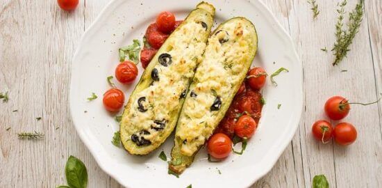 Plněné rajčata s mozzarellou a bazalkou