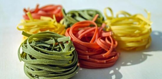 Těstoviny se zeleninou a omáčkou