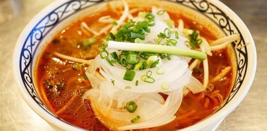 Kořeněná masová koule s rýží