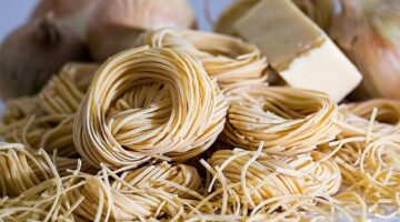 Pasta bolognese s parmezánem