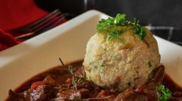 Houbový guláš se špenátem