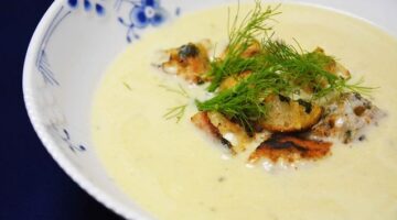 Česneková polévka s bylinkovými krutony