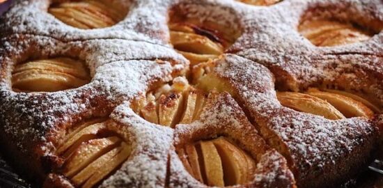 Jablkový koláč s karamelovou polevou