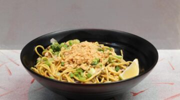 Pad Thai s krevetami a limetkou