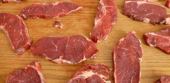 Krkovička na černém pivu a brusinkách