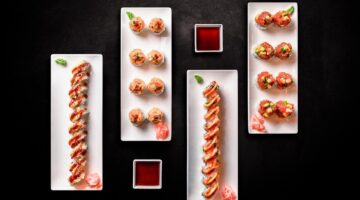 Sushi rolky avokádem a lososem