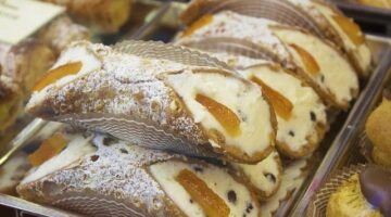 Cannoli s ricottou a citrusovou kůrou